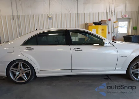 2012 Mercedes-Benz S 63 Amg z USA, uszkodzony, nr VIN WDDNG7EB3CA471763